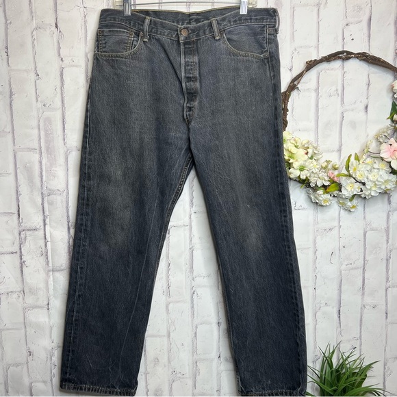 Levi's 501 Straight Leg Button Fly Jeans Size 38x32 - Picture 2 of 9